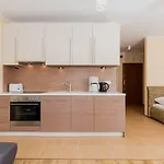Center By Renters *